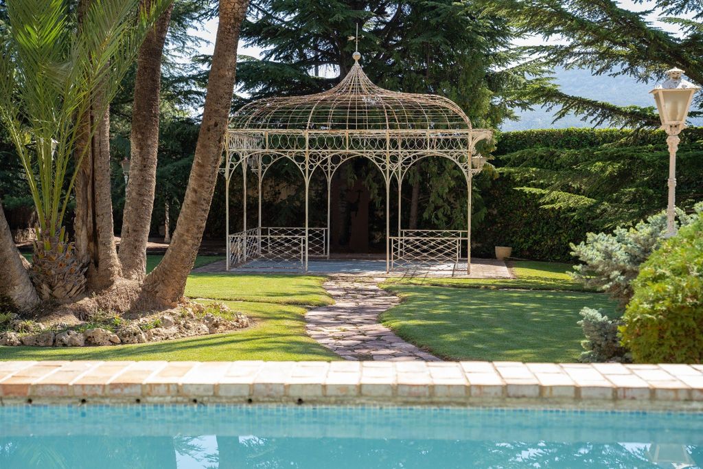 Property photo 2 of 50