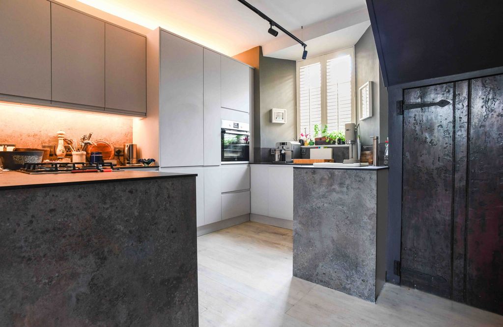 Property photo 2 of 14