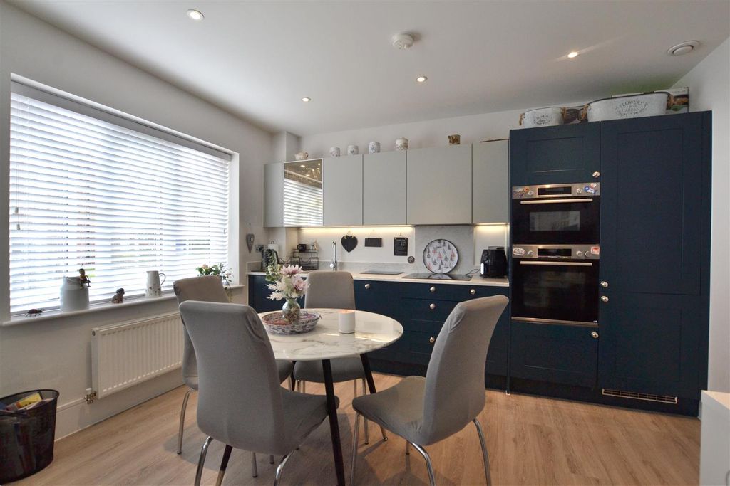 Additional image 4 of 2 bed flat for saleMulberry Walk, Edenbrook, Fleet GU51