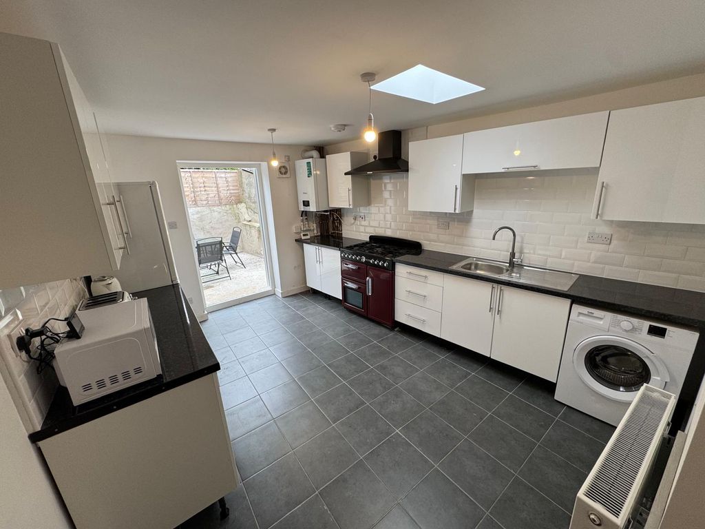 Property photo 3 of 5