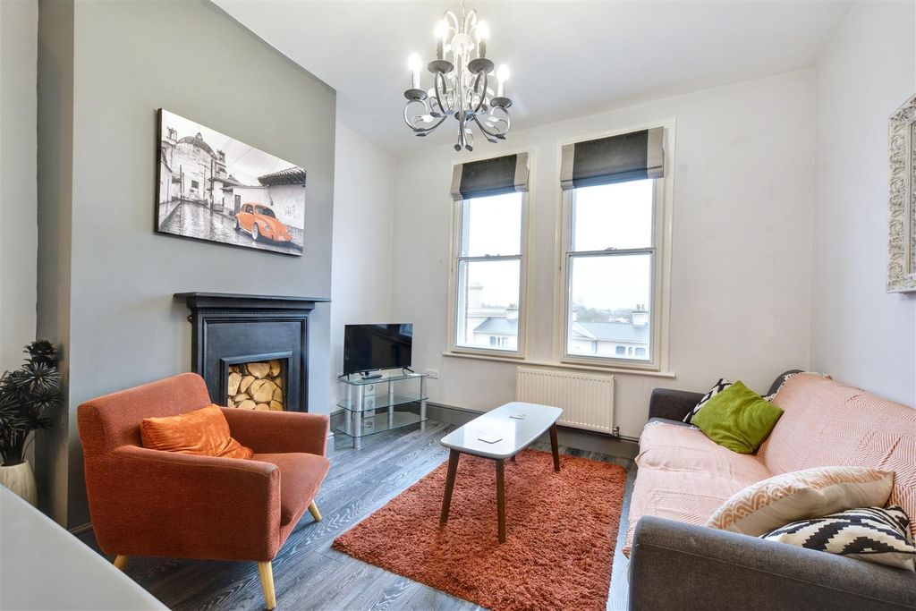 Property photo 3 of 31 Lounge (3).Jpeg