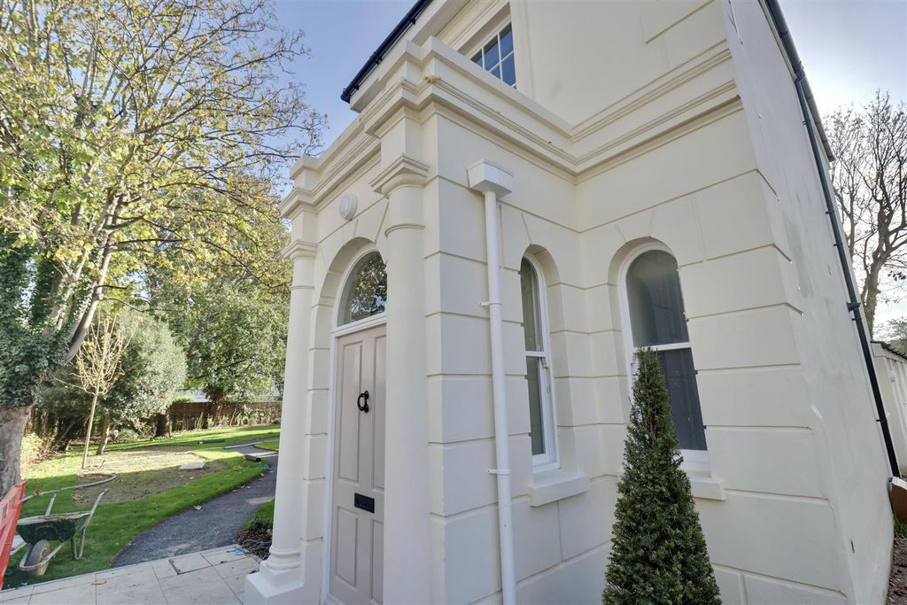 Property photo 1 of 26 Fdae288E-9B1D-4A04-Bdf3-268239E27623_1_201_A.Jpeg