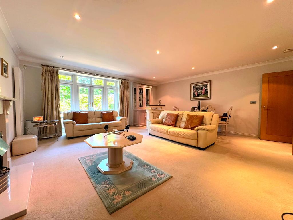 Property photo 2 of 13 11