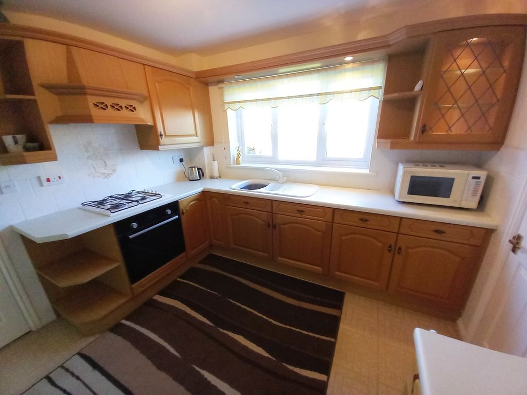 Property photo 3 of 19 Kitchen