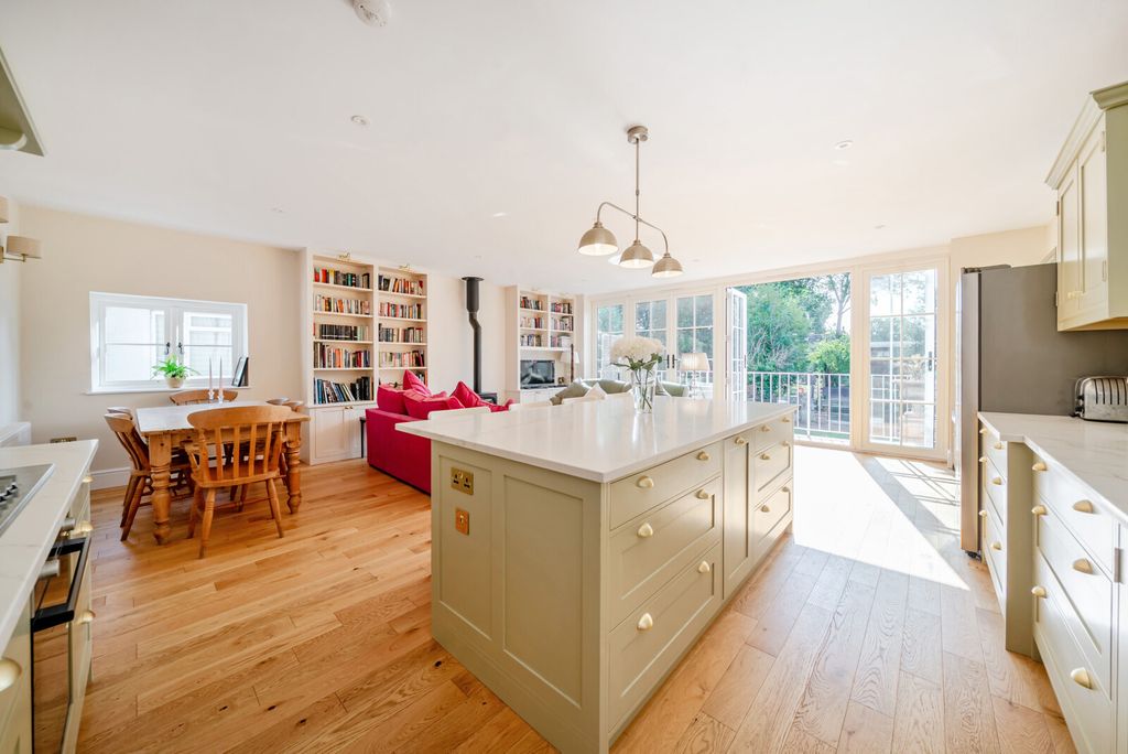 Property photo 2 of 19 1336951-9-689Efa0...