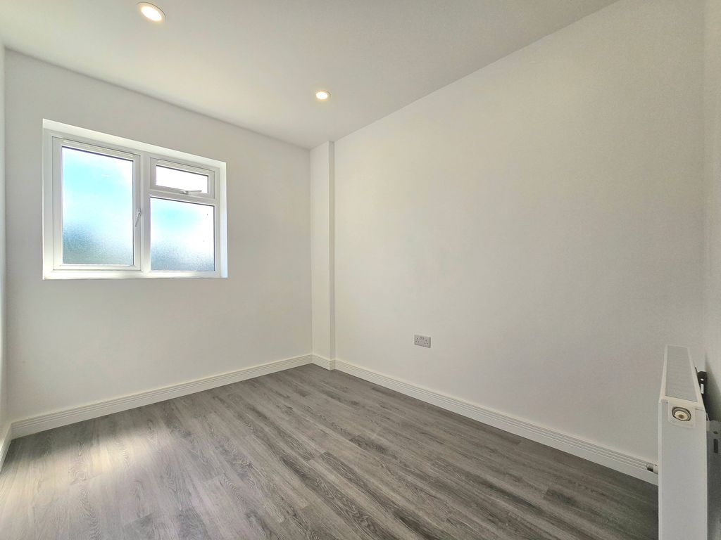 Property photo 2 of 8 2