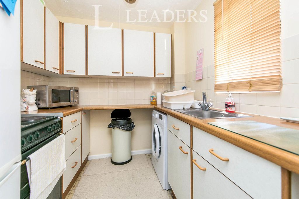 Property photo 3 of 7 Kitchen