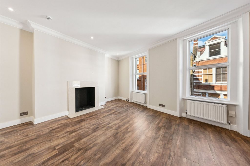 Property photo 1 of 14 Living Room
