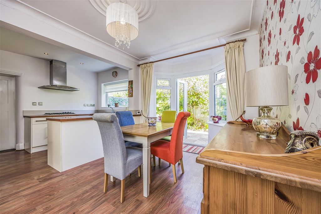 Property photo 2 of 21 16 Stafford Road, Southsea-Porticomarketing-Soldby