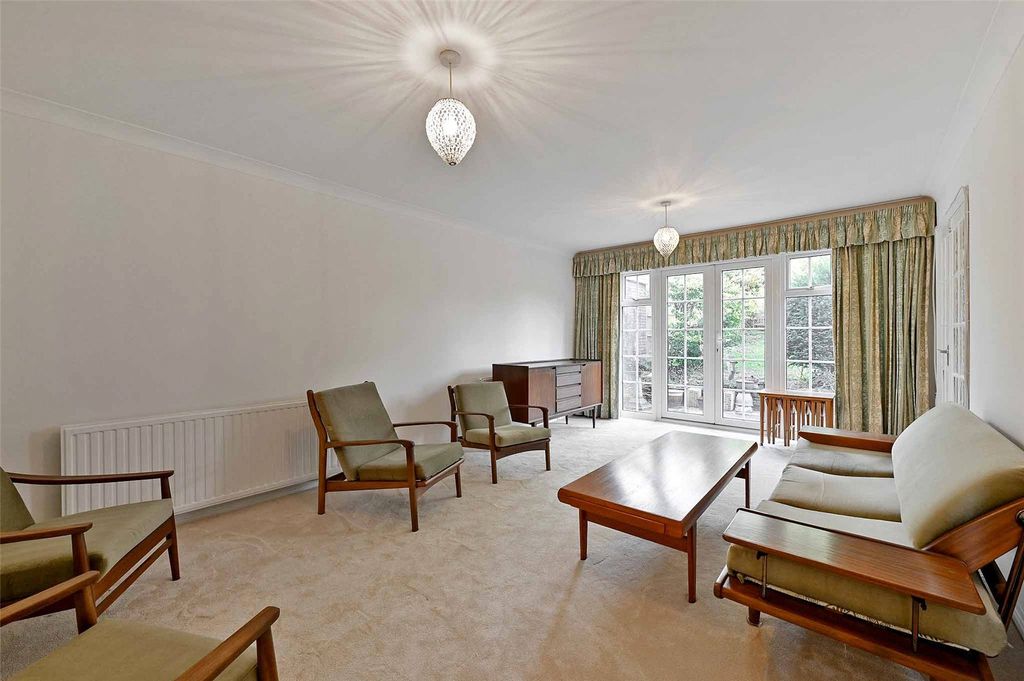 Property photo 2 of 14 Sitting Room