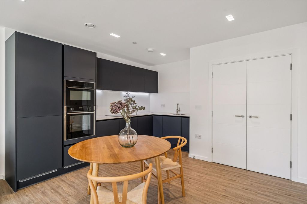 Property photo 3 of 12 Image