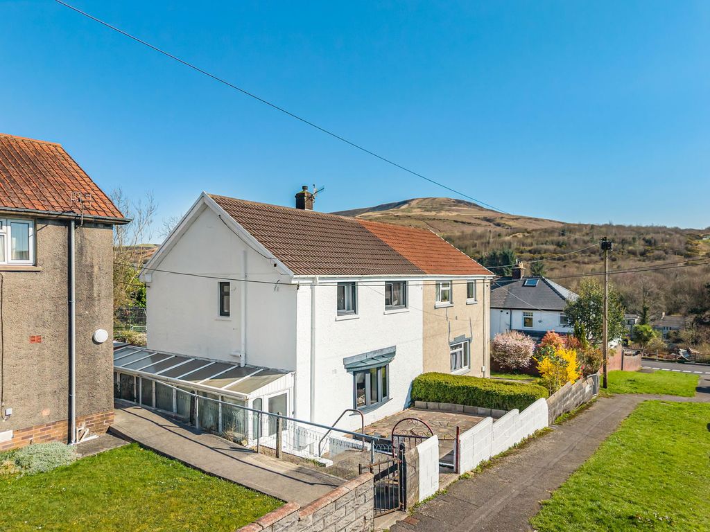 Property photo 2 of 31