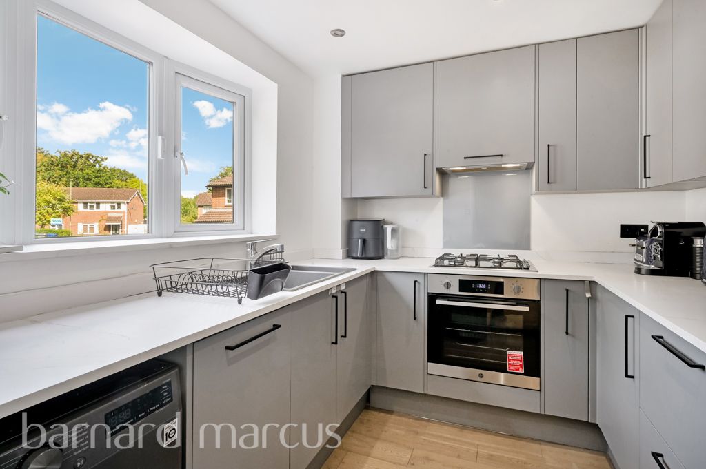 Property photo 3 of 7 Kitchen