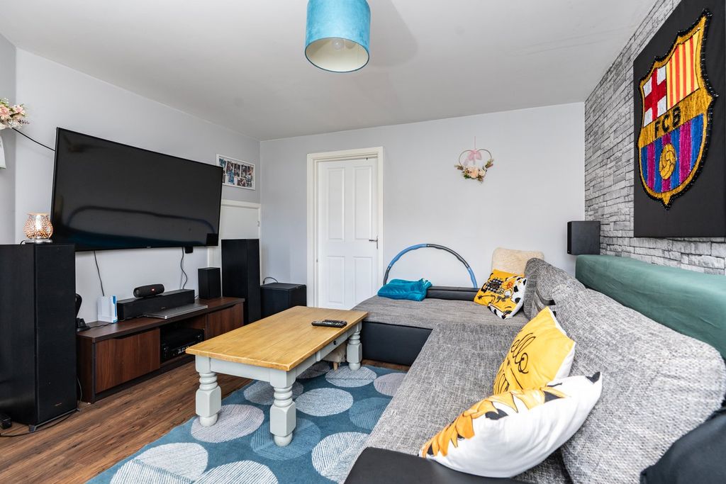 Property photo 3 of 11