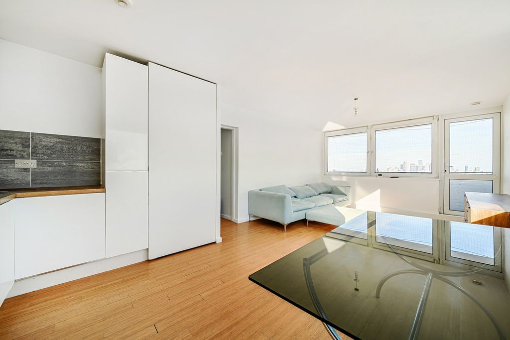 Property photo 1 of 17 Kitchen