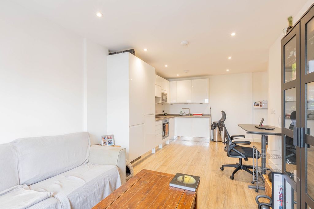 Property photo 2 of 11
