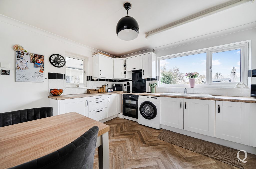 Property photo 2 of 24 F4A4E109-4F82-4Af...