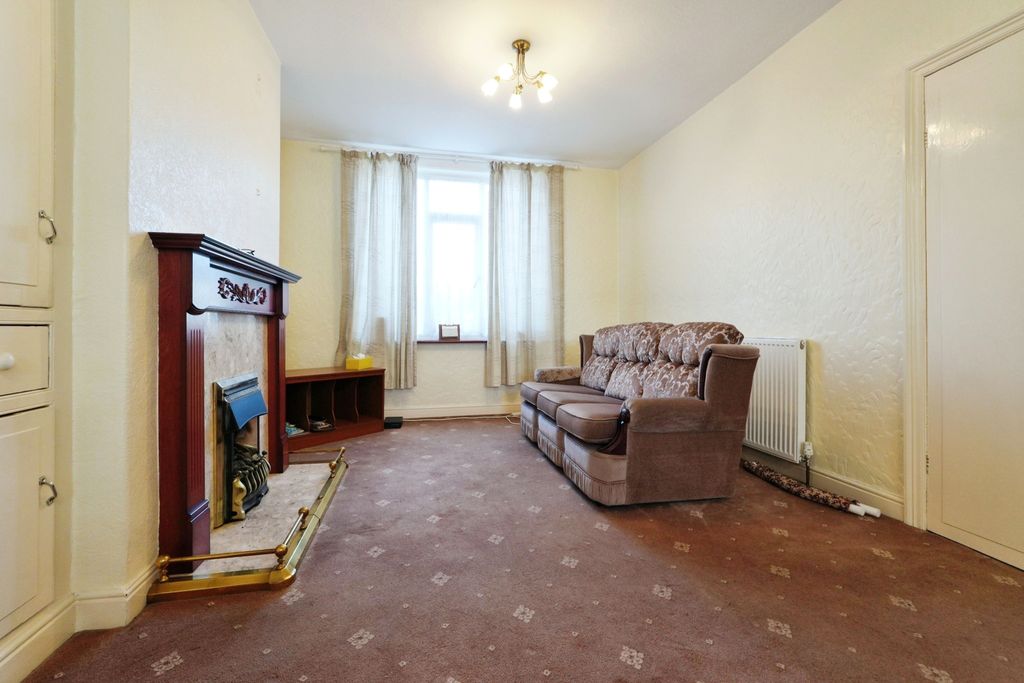 Property photo 3 of 15