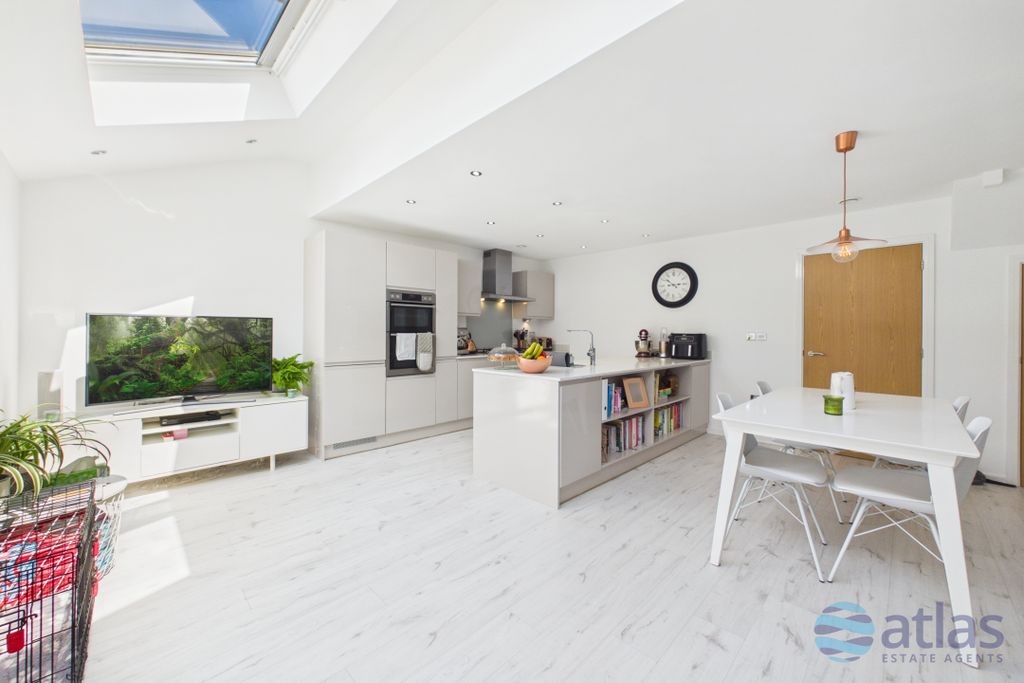 Property photo 2 of 40 Kitchen/Dining Area