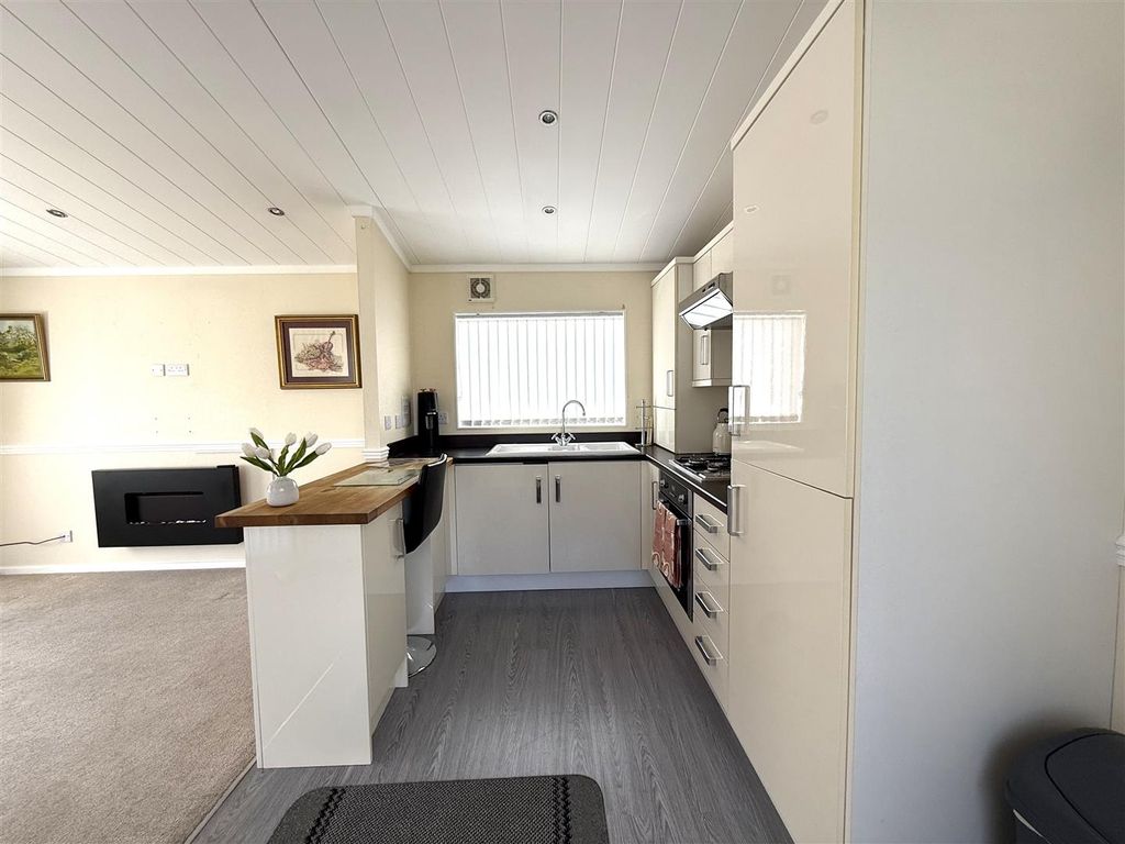 Property photo 2 of 17 84 Lower Lodeg3.Jpeg