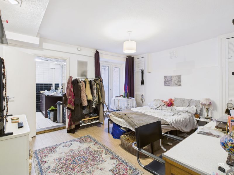 Property photo 1 of 6 Photo 4