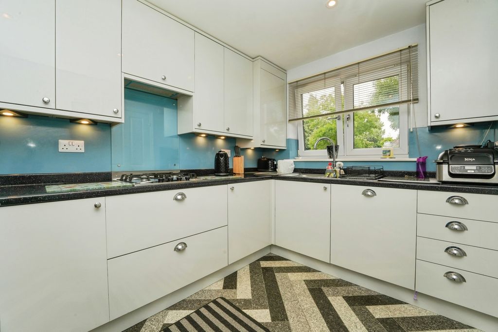 Property photo 2 of 17 Kitchen