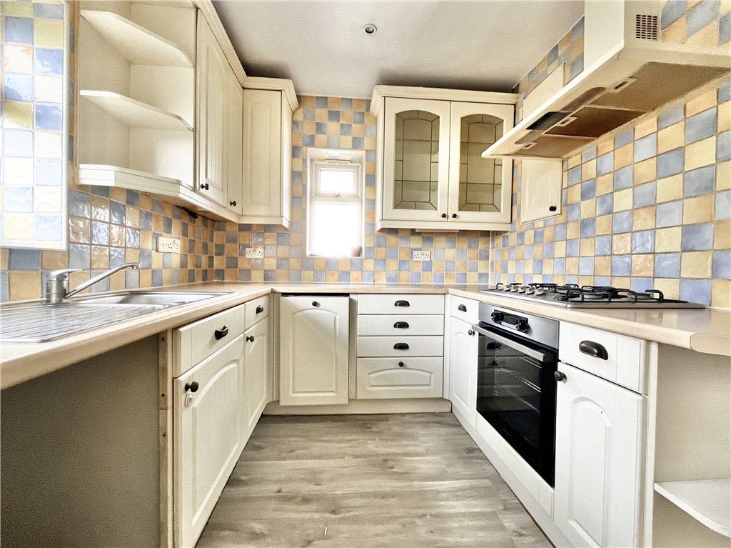 Property photo 3 of 11 Kitchen