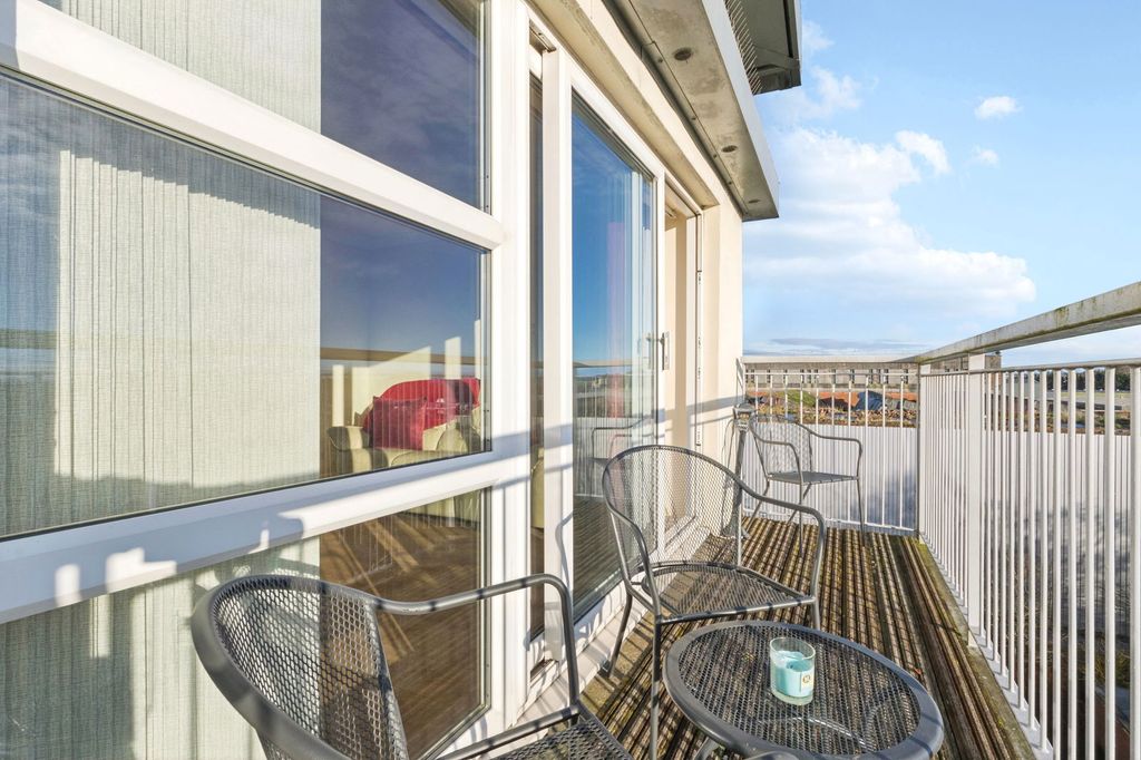 Property photo 3 of 22