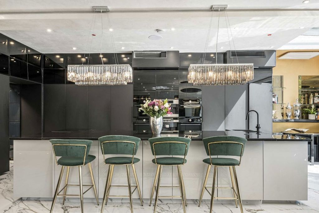 Additional image 6 of 5 bed detached house to rentWaggon Road, Barnet EN4