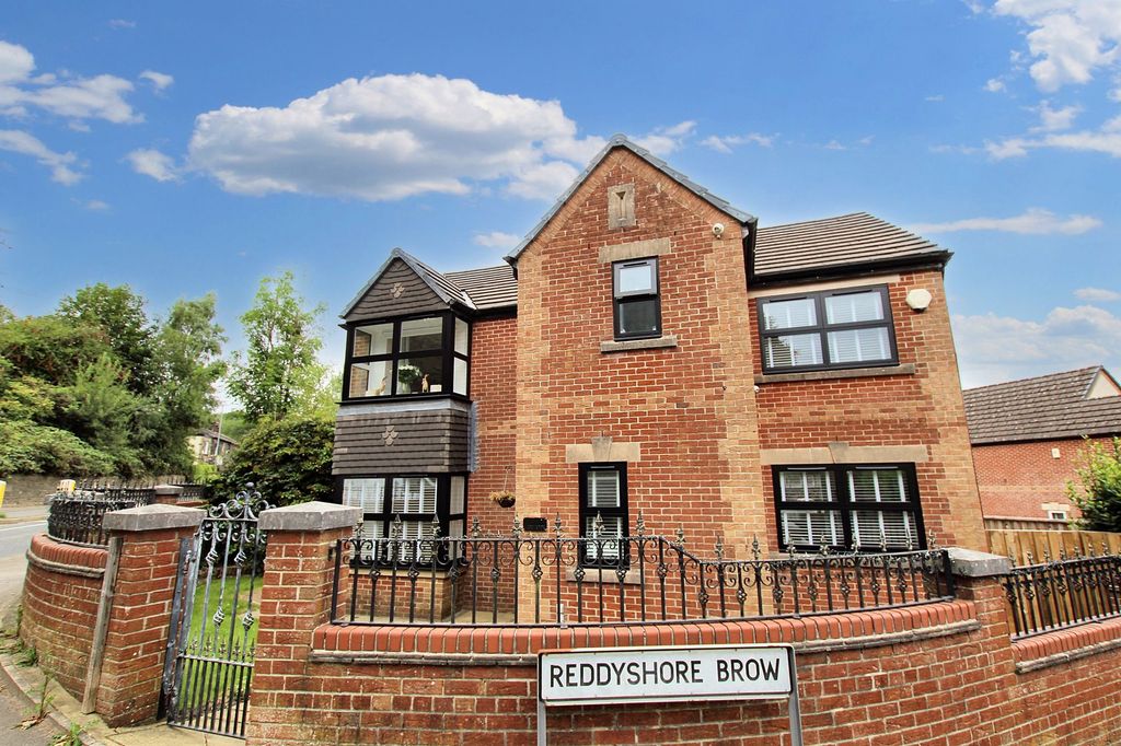 Property photo 1 of 32