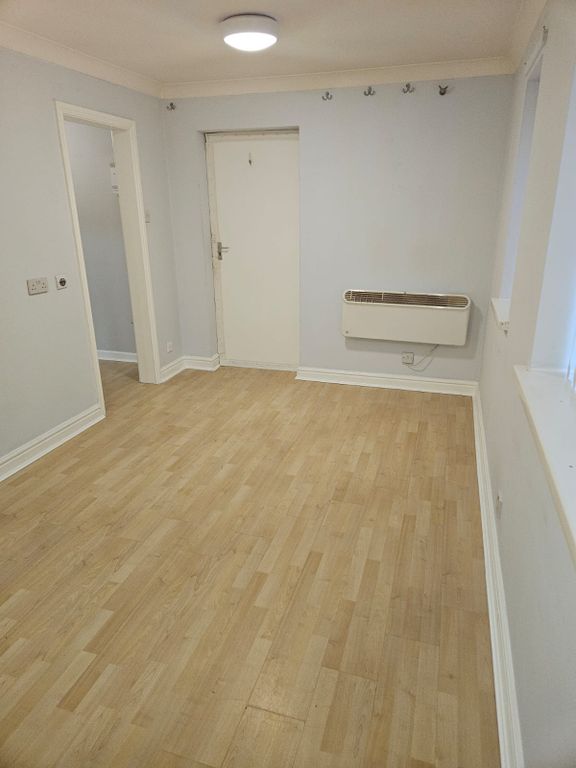 Property photo 3 of 9 Photo 4