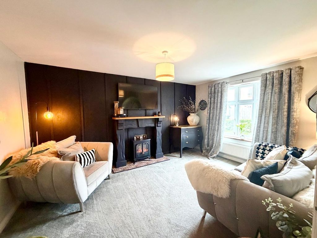 Property photo 2 of 23 Lounge