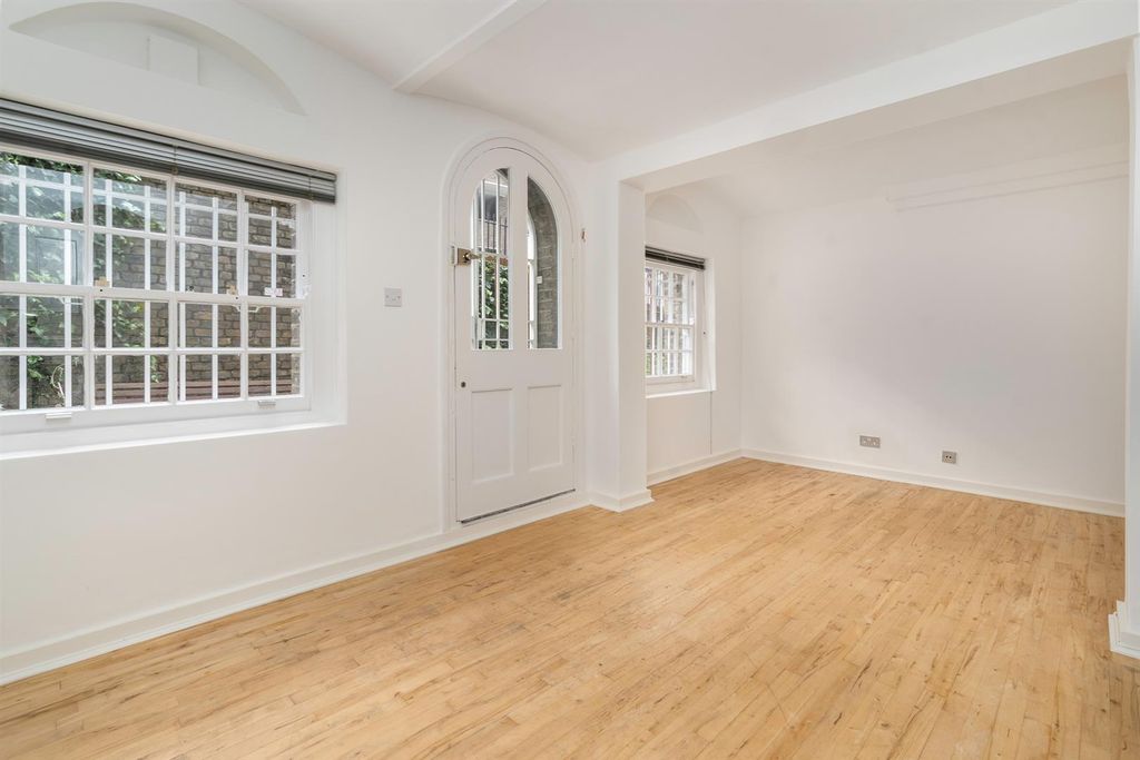 Property photo 2 of 12 29 To Let 2 Bedroom Flat Garden N1 Ec1 Www.Steele.