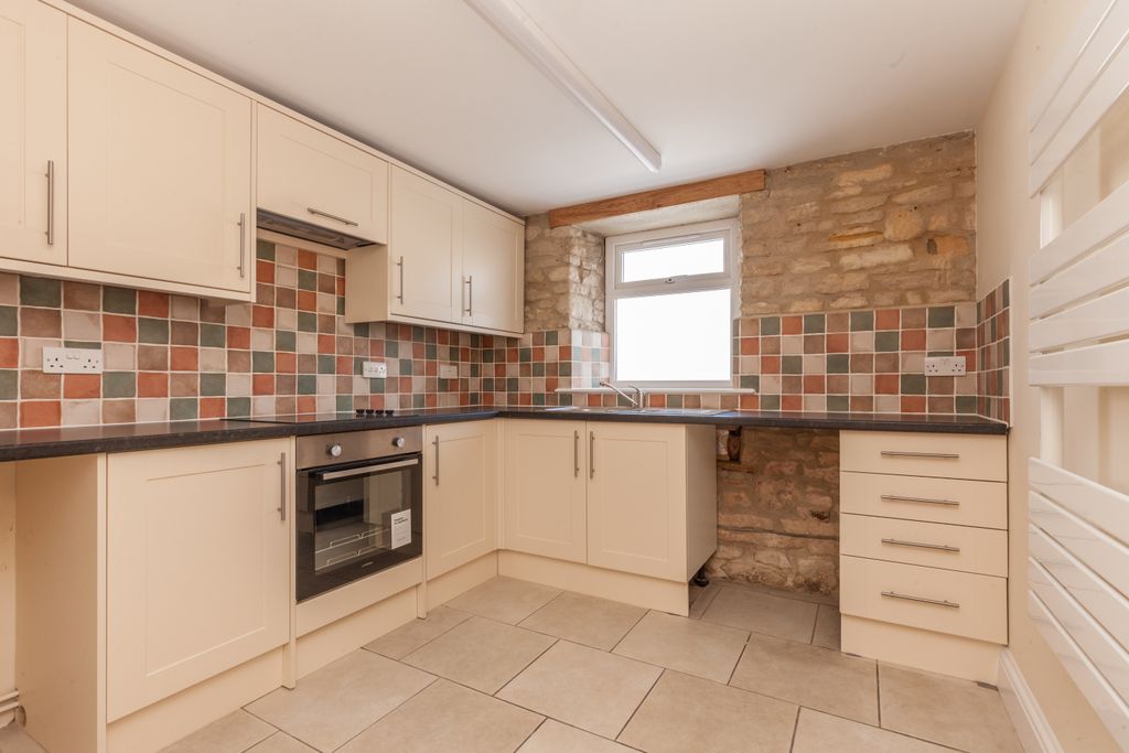 Property photo 2 of 9 Kitchen