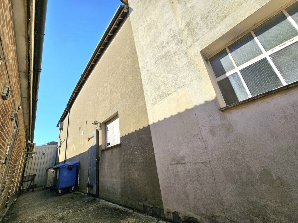 Property photo 1 of 4