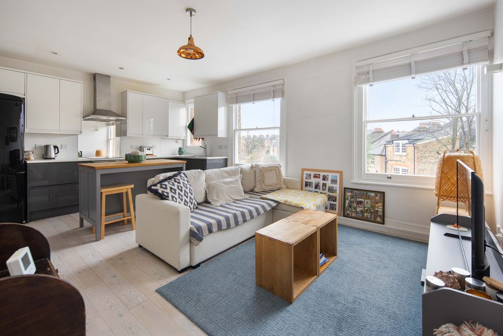 Property photo 2 of 19