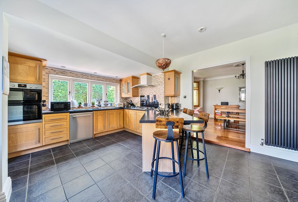 Property photo 2 of 18 1312552-15-6852ce...
