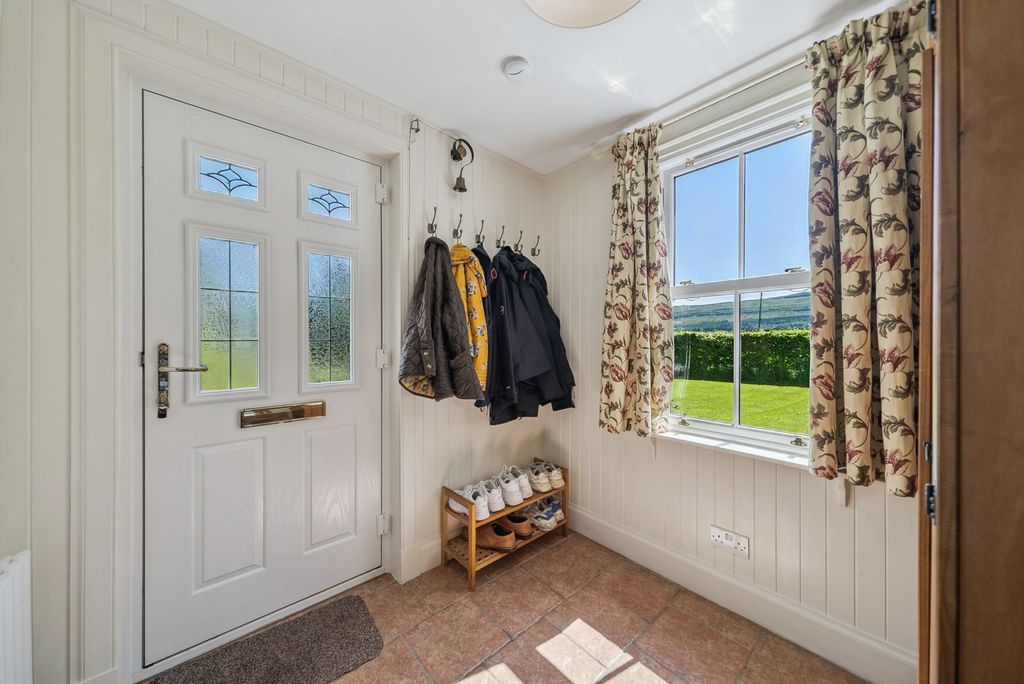 Property photo 3 of 52