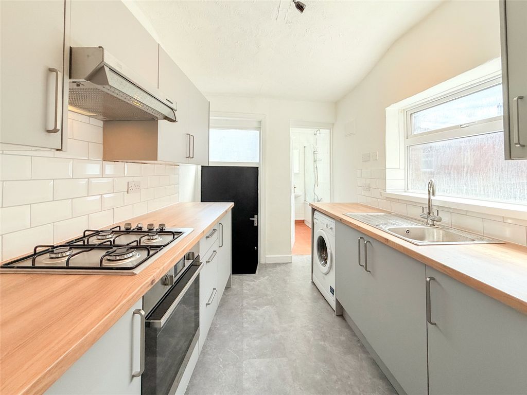 Property photo 3 of 14 Kitchen