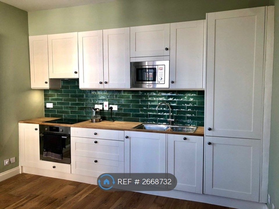 Property photo 2 of 10 Kitchen