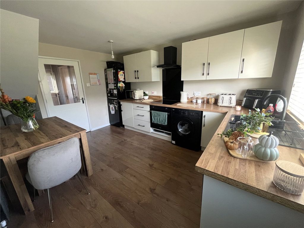 Property photo 2 of 33 Picture No. 25