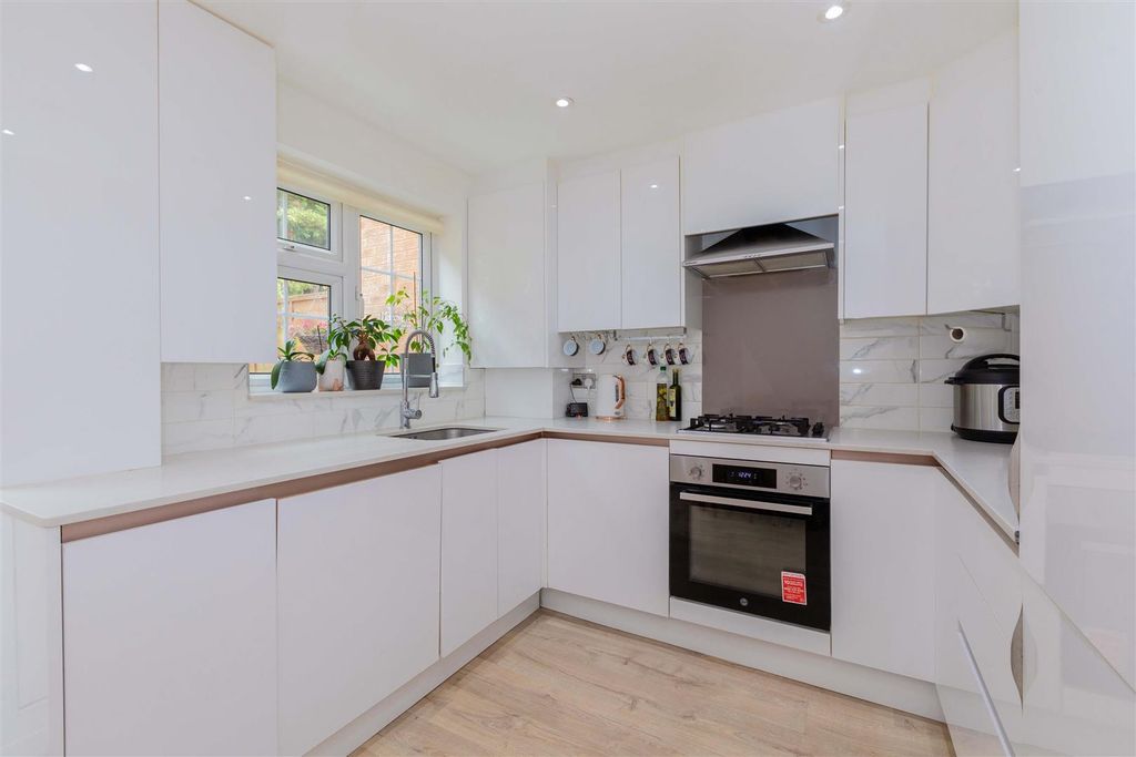 Property photo 3 of 14 106 Pearl Gardens-6.Jpg