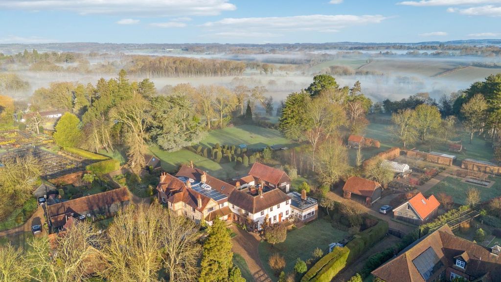 Property photo 1 of 33 Little Mapletree