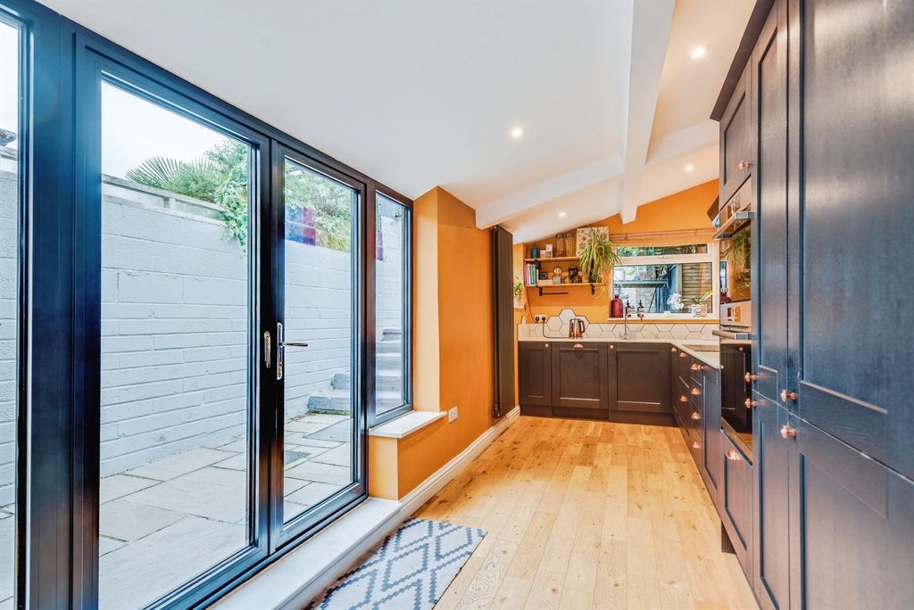 Property photo 2 of 17