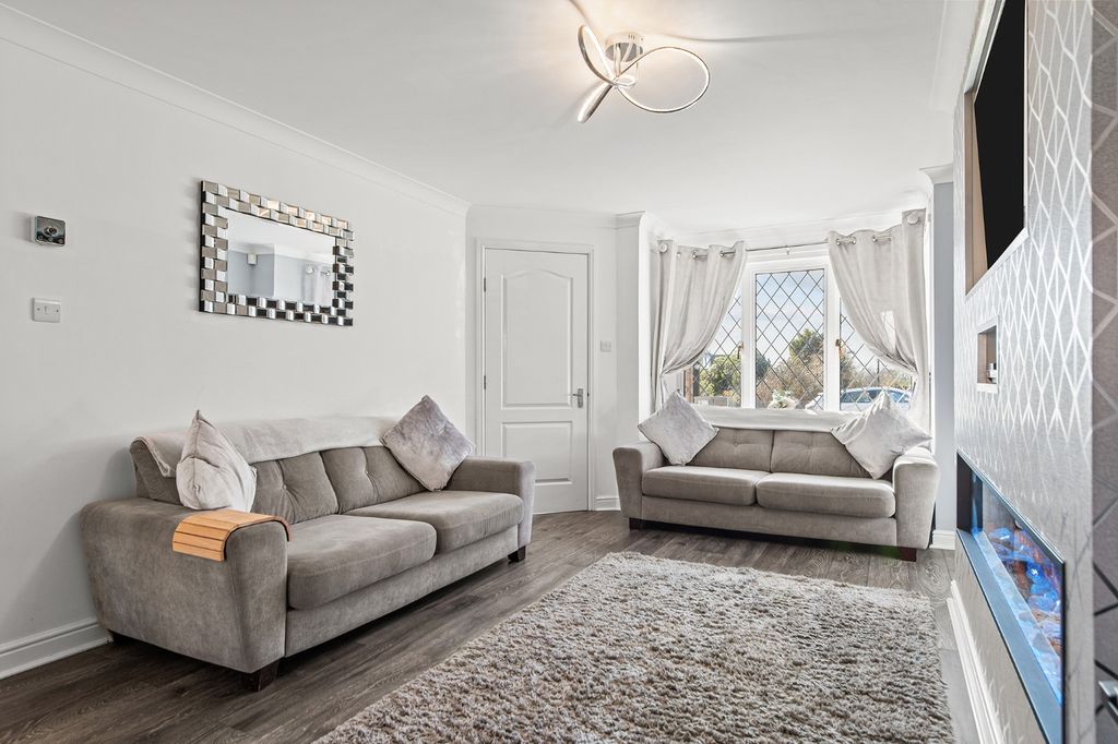 Property photo 2 of 37 3879837