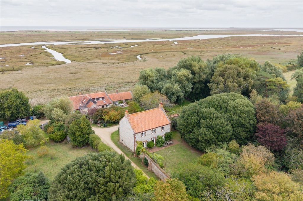 Property photo 1 of 19 Marsh Farm