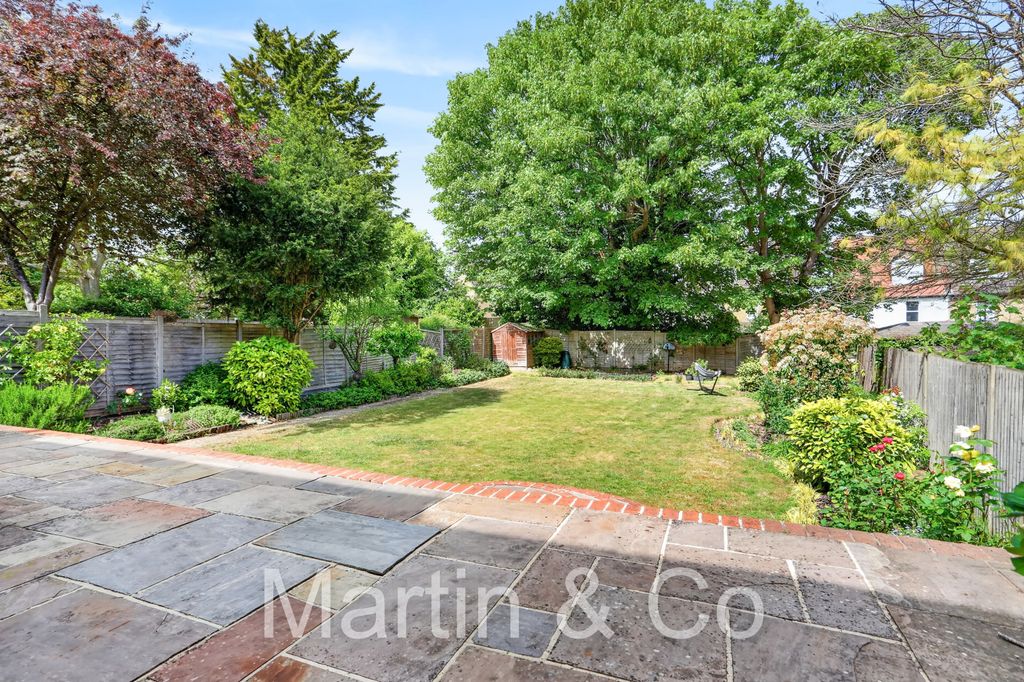 Property photo 3 of 34 1701027818 - 10 Culmington Road, Cr2 - 20