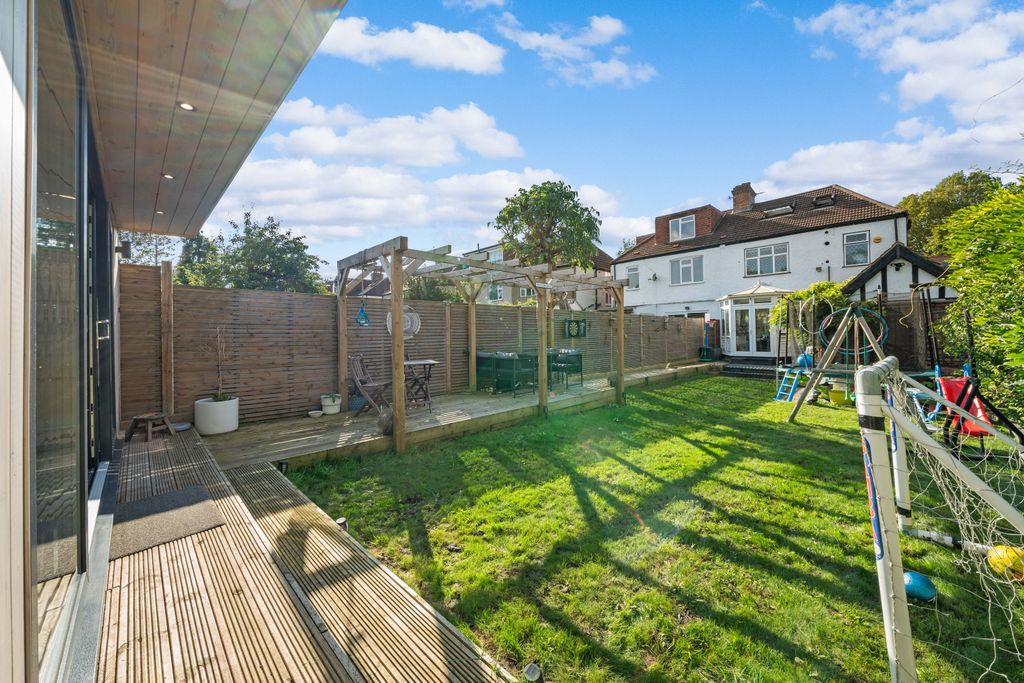 Property photo 2 of 32