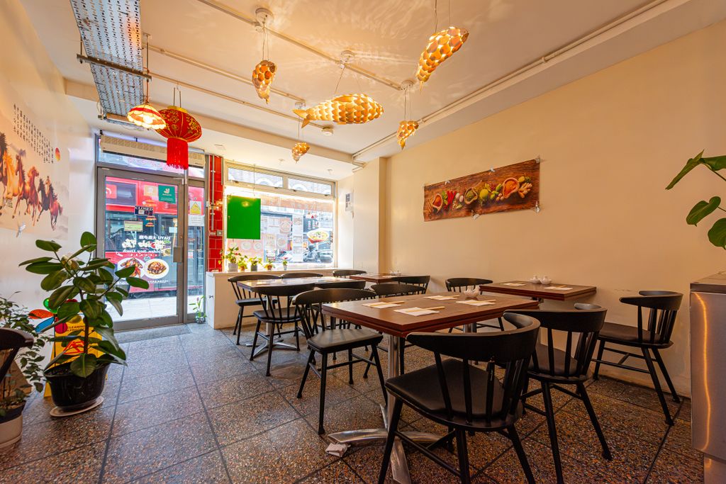 Property photo 1 of 16 Seven Sisters Road 266-001