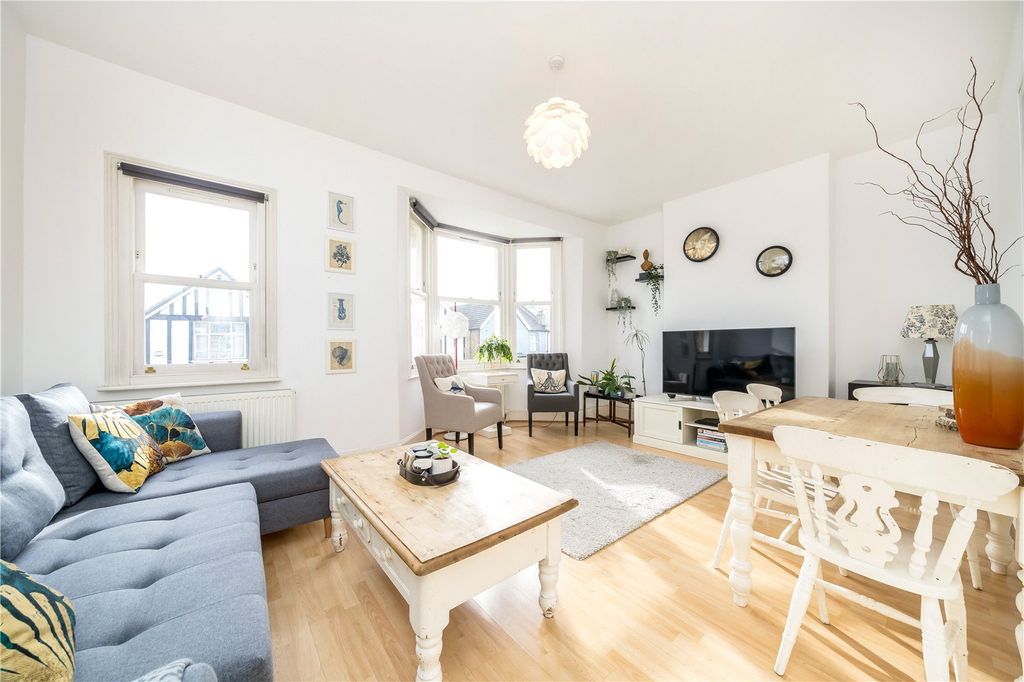 Property photo 3 of 11 Reception